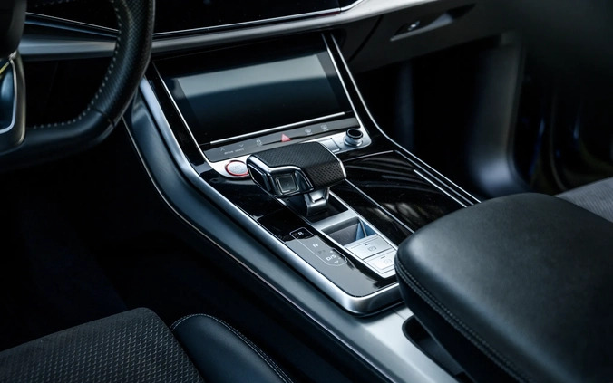 Audi SQ8 cena 375000 przebieg: 76000, rok produkcji 2019 z Wieruszów małe 352